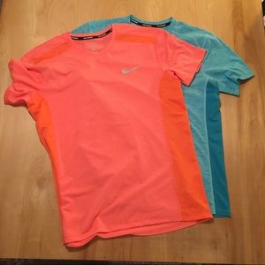 2 Nike Dry Fit T-Shirts - Medium